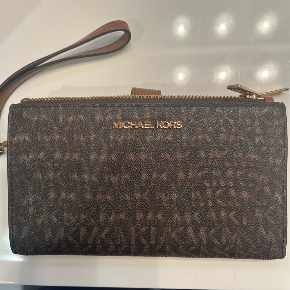 Micheal Kors wallet, like new.